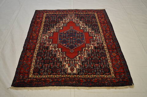 Sanandaj Red Hand Knotted 40 X 410  Area Rug 100-74765 Image 5