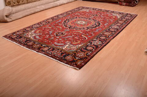 Heriz Red Hand Knotted 70 X 113  Area Rug 100-75328 Image 2