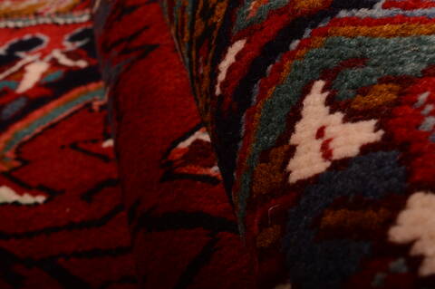 Heriz Red Hand Knotted 70 X 113  Area Rug 100-75328 Image 9